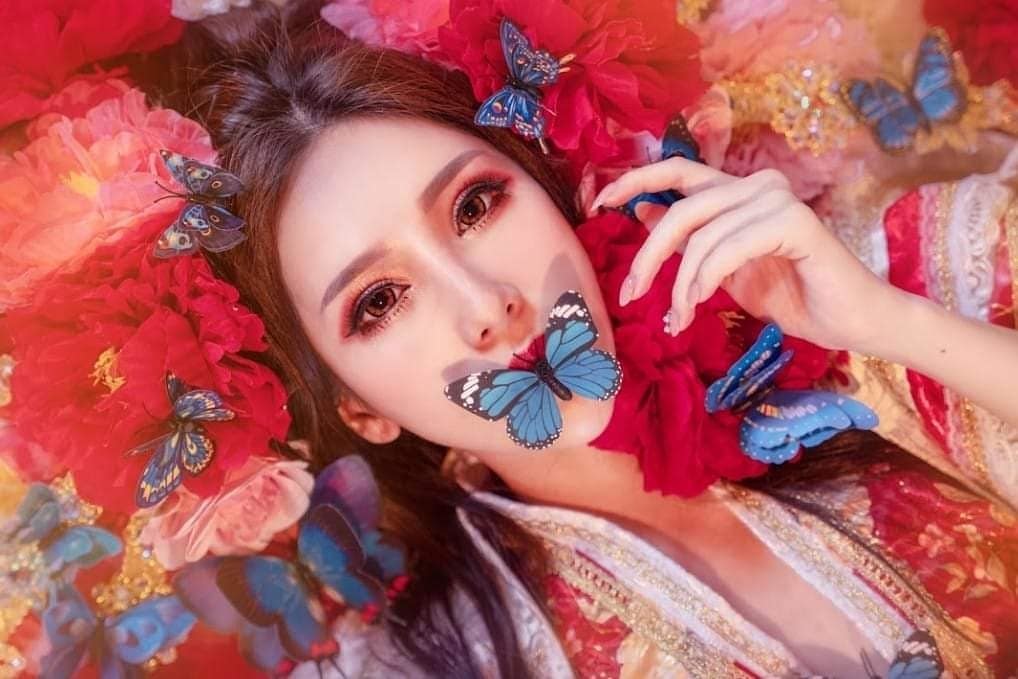 翘臀美姬甄馨Tiffany这位通灵神女是真的仙女下凡！庙会礼生与性感师姐的反差太迷人 Facebook-第4张