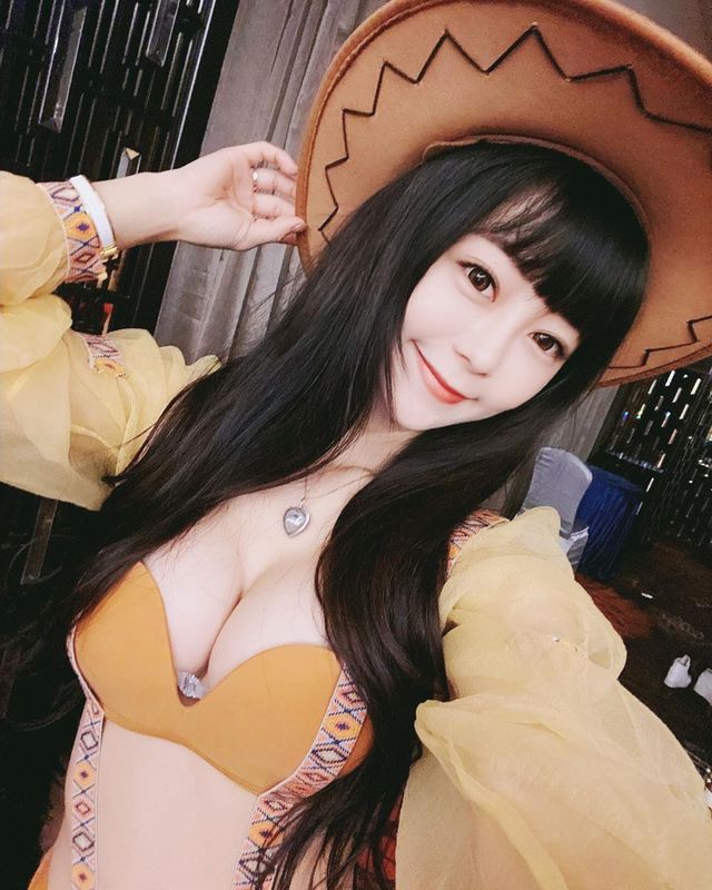 Babbie 甜甜宝翘臀雪乳超深V太让人疯狂：最性感Dancer火力全开 Facebook-第6张