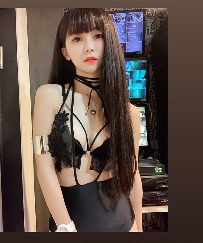 Babbie 甜甜宝翘臀雪乳超深V太让人疯狂：最性感Dancer火力全开 Facebook-第10张