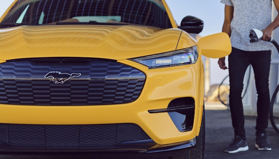 美國肌肉車展現電能新極限！Ford 發表 2021 年樣式 Mustang Mach-E 全新性能版本