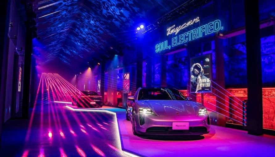 挑戰純電性能極限，全球首款800 V量產純電跑車Porsche Taycan，在台上市！