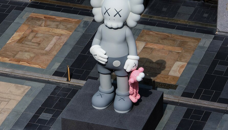 那麼大的 KAWS誰的豪宅能裝得下？搶先看看 KAWS 在紐約最新大型雕塑「SHARE」