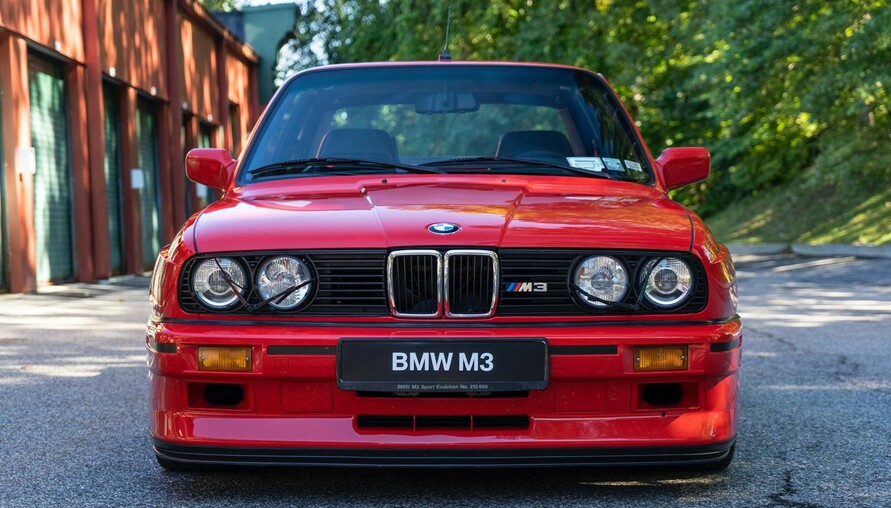 「90年代神車」現身拍賣會！全球限量 600 輛 1990 BMW M3 E30 Sport Evo III 稀有上架，完美車身內裝賣腎也想敗！