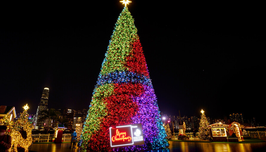 香港繽紛冬日巡禮感受歡樂節慶氣氛！巨型聖誕樹及聖誕小鎮首度移師西九文化區