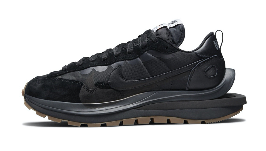 還有 VaporWaffle 不要忘記！sacai x Nike VaporWaffle 全新配色「Black/Gum」官圖來襲，黑白一次來給不給雙擊！