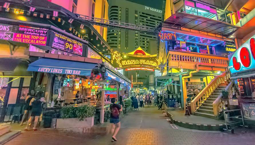 「泰國攻略」曼谷娜娜廣場探險：泰國紅燈區的地下天堂，隱藏著無數驚喜與刺激！