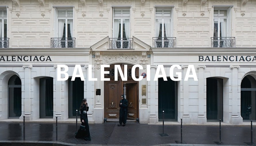 巴黎早晨的第一道時尚曙光：Balenciaga 「Capital B」2024春季新品炫麗登場