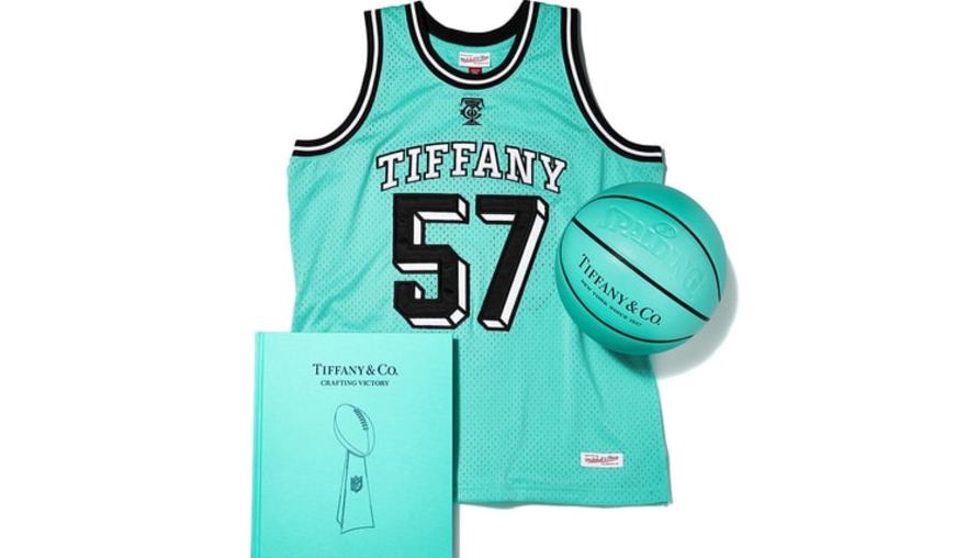 閃爍籃球場！Tiffany & Co. 結合 Mitchell & Ness、Spalding 聯手打造賽場新風潮