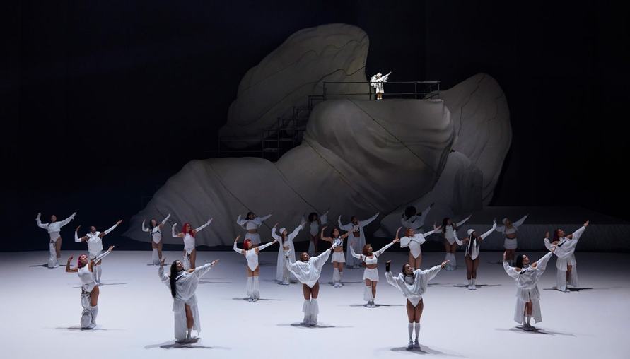 Nike進入“新時代”：與Parris Goebel合作的 "Goddess Awakened" 舞蹈巡演在巴黎揭開序幕