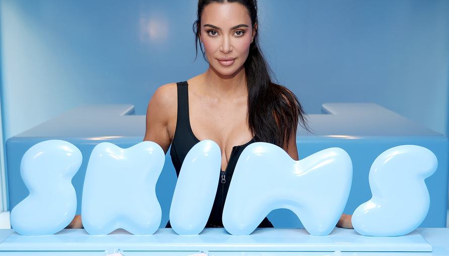 奇蹟救生衣，挺！Kim Kardashian的SKIMS塑身衣證實「止血」神效