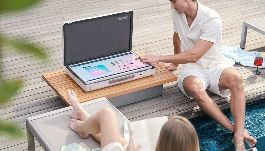 「外出也能大螢幕看片！」LG新推 StanbyME Go，行李箱也能變身電視！
