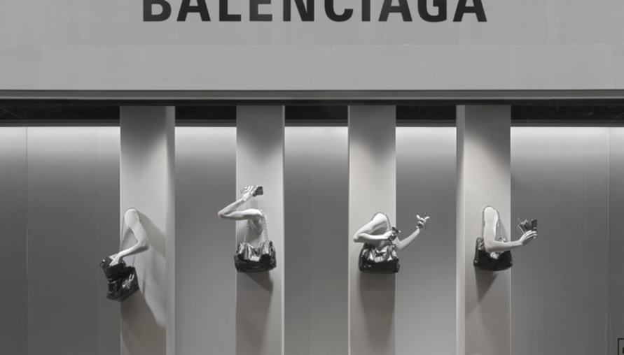 Balenciaga 讓手臂出任模特？Monaco新款包包的獨特展示法！