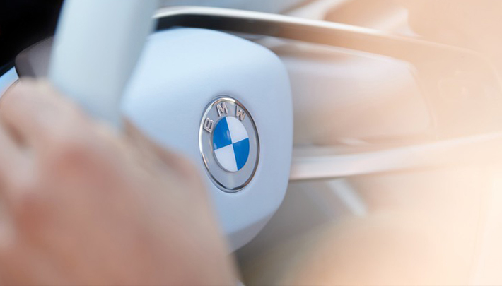 史上最大品牌革命「BMW」顛覆百年傳承的品牌LOGO 打造極簡概念