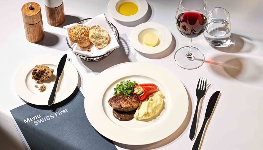 吃在雲端的「五星級味蕾之旅」：瑞航x伍德沃德飯店，帶您體驗航空史上最豪華的餐點