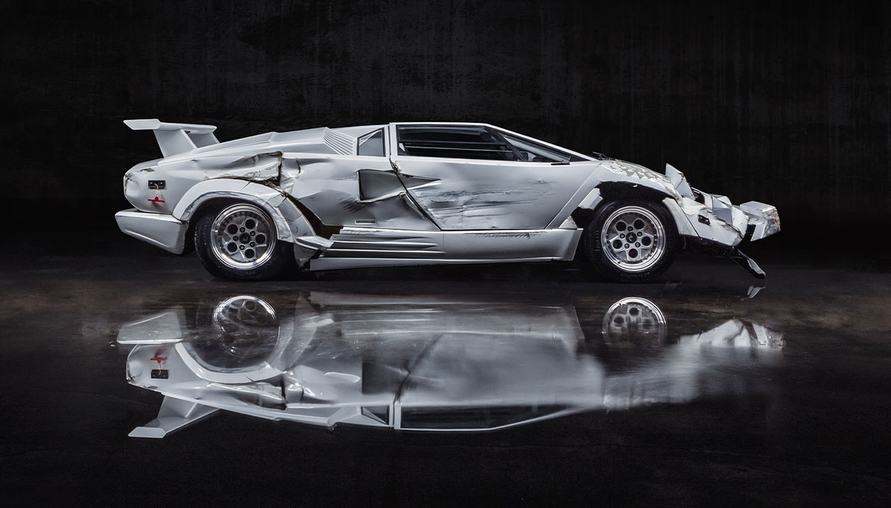 撞毀傳奇重生！《華爾街之狼》中的 Lamborghini Countach 震撼拍賣市場