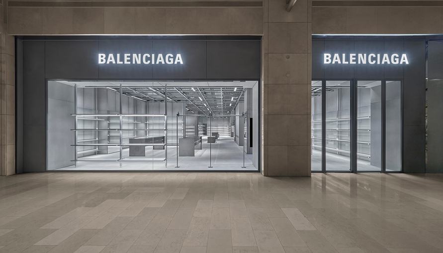 Balenciaga 驚艷登陸台北101：獨家限量LE CAGOLE肩下包首發亮相