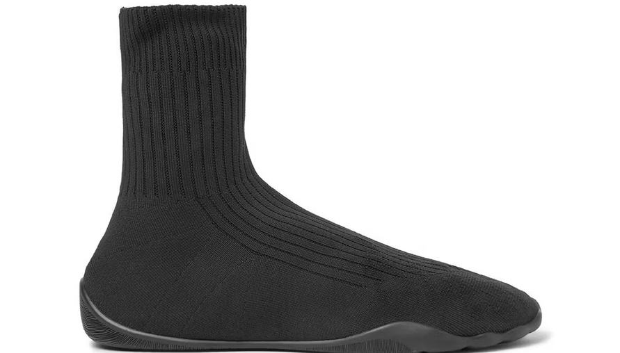 時尚界最新鬥爭：Guram Gvasalia 對 YZY PODS 和 Balenciaga 「Sock Sneaker」的挑戰