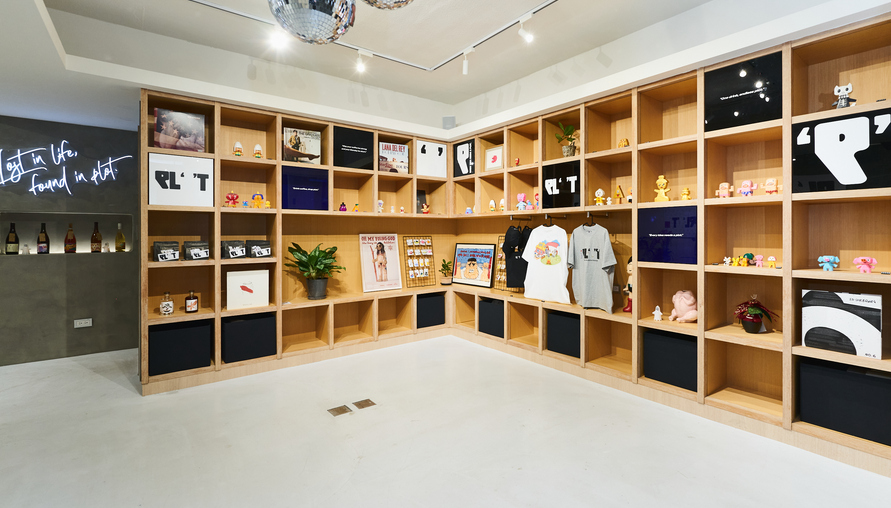 不只是咖啡店！PLOT 將咖啡、自然酒與藝術融合成一場城市故事