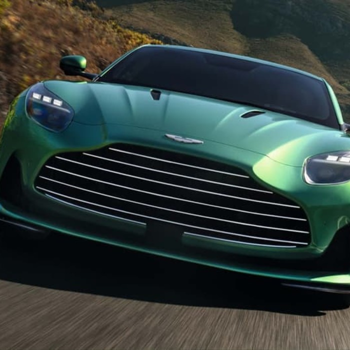 Aston Martin霸氣登場！全球首款「超級旅行車」DB12現身，猛虎般肌肉感震撼全球！