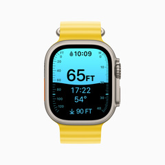 潛入水面下後，Apple Watch Ultra 會自動啟動全新「水深」app，以顯示時間、目前深度、水溫、水下持續時間及最高潛深紀錄